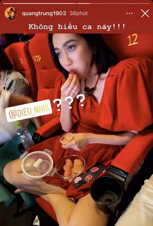 Dieu Nhi bi boc phot dang ngoi kem duyen