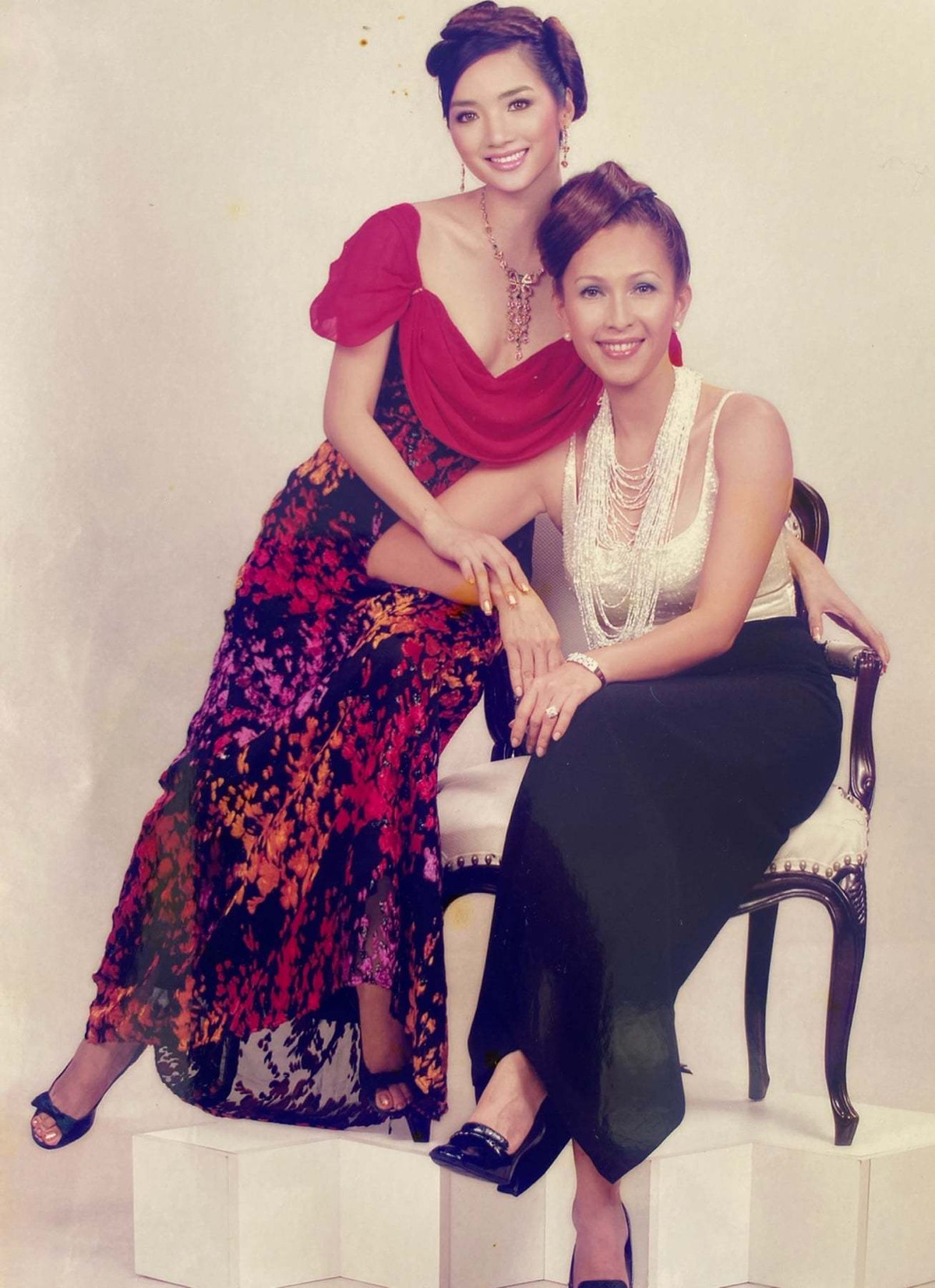 br/> Hiện Diễm My dù đã ngoài 60 tuổi nhưng vẫn giữ được nét đẹp mặn mà, gợi cảm của mình. Cô chỉ thỉnh thoảng xuất hiện trong một vài tác phẩm phim với vai trò khách mời. Giáng My hiện tại kinh doanh nhưng cũng vẫn thường xuyên xuất hiện ở sự kiện giải trí.