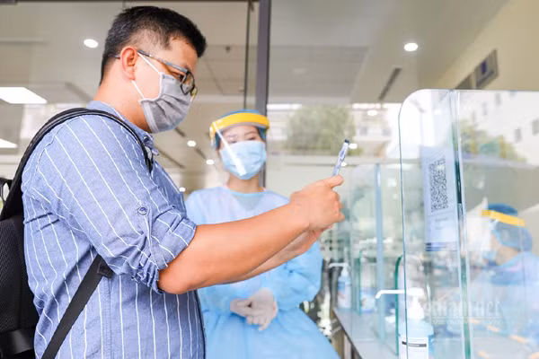 Hieu sao cho dung ve viec xu phat nguoi khong dung Bluezone?-Hinh-2