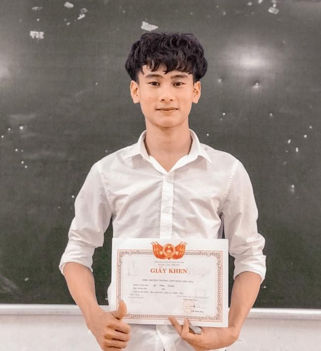 Không chịu ngồi không vì dịch, cậu bé mồ côi nhận nút bạc Youtube - Hình 5 Khong chiu ngoi khong vi dich, cau be mo coi nhan nut bac Youtube-Hinh-5