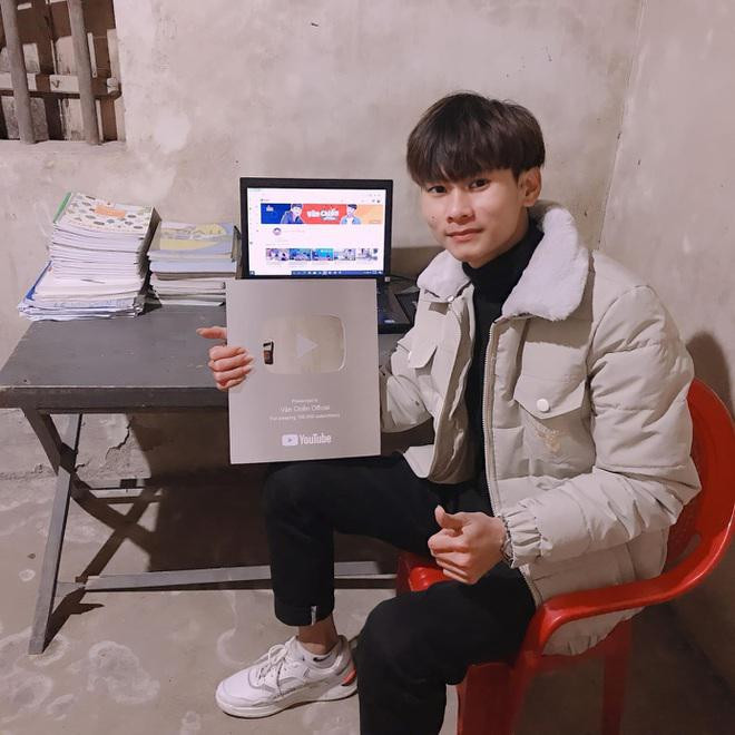 Không chịu ngồi không vì dịch, cậu bé mồ côi nhận nút bạc Youtube - Hình 2 Khong chiu ngoi khong vi dich, cau be mo coi nhan nut bac Youtube-Hinh-2