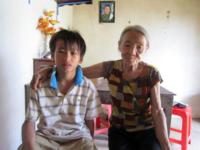 Không chịu ngồi không vì dịch, cậu bé mồ côi nhận nút bạc Youtube - Hình 4 Khong chiu ngoi khong vi dich, cau be mo coi nhan nut bac Youtube-Hinh-4