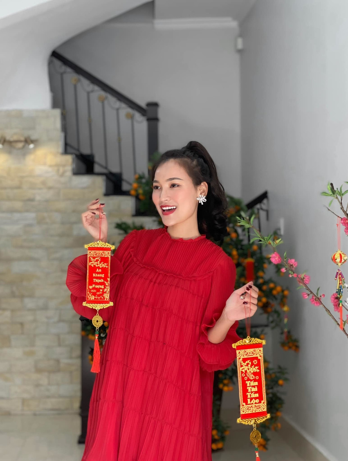 Linh Thuỷ chia sẻ bức ảnh rực rỡ trong những ngày đầu năm mới Tân Sửu.