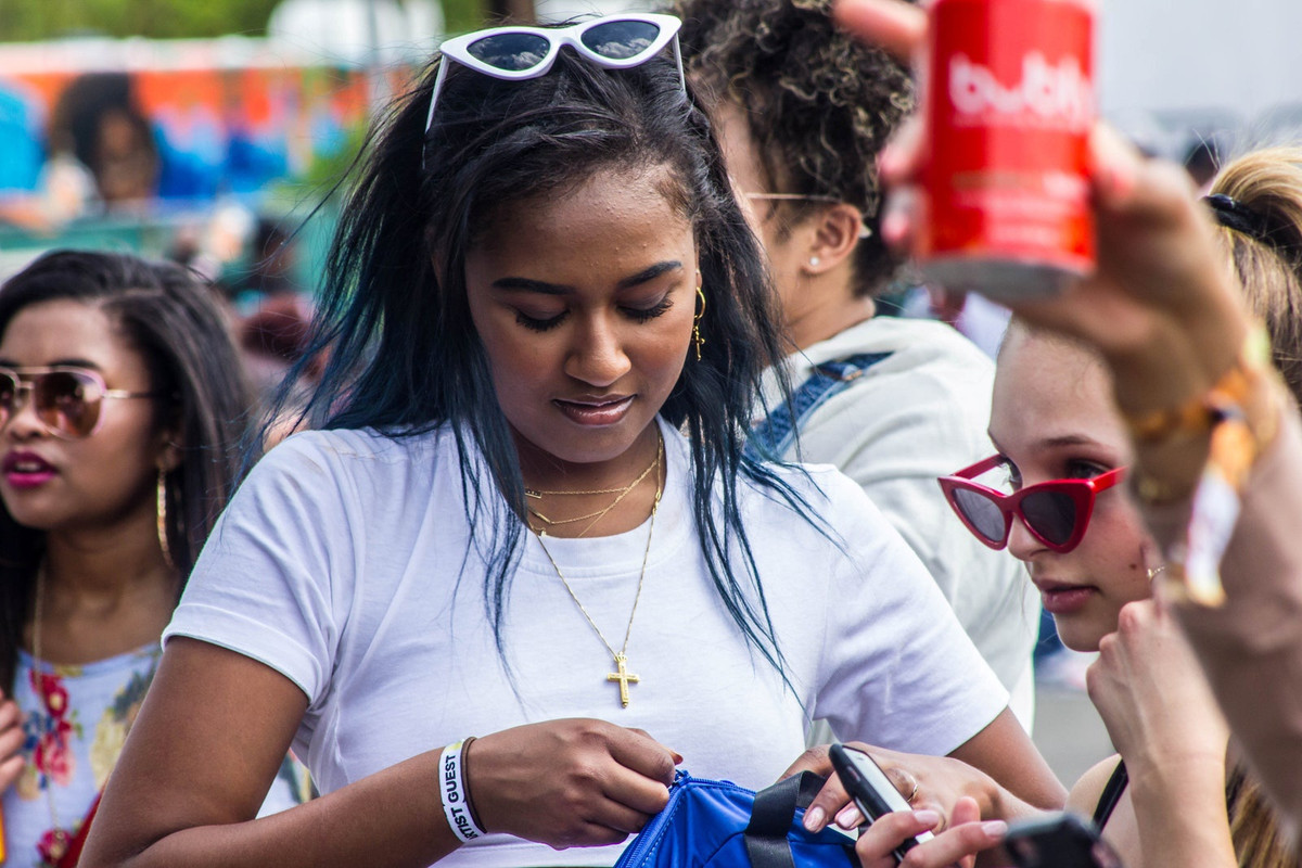 Ái nữ nhà Obama còn có năng khiếu nghệ thuật khi nhiều lần thể hiện tài năng ca hát, nhảy múa trên mạng xã hội. Ông Obama đã nhờ Sasha lựa chọn danh sách “bài hát yêu thích của năm” vào tháng 12/2020. Khi danh sách được công bố, cựu tổng thống Mỹ viết trên trang cá nhân: “Như thường lệ, tôi đã nhận được một số lời khuyên quý giá từ 'giáo viên' âm nhạc của gia đình chúng tôi, Sasha”.