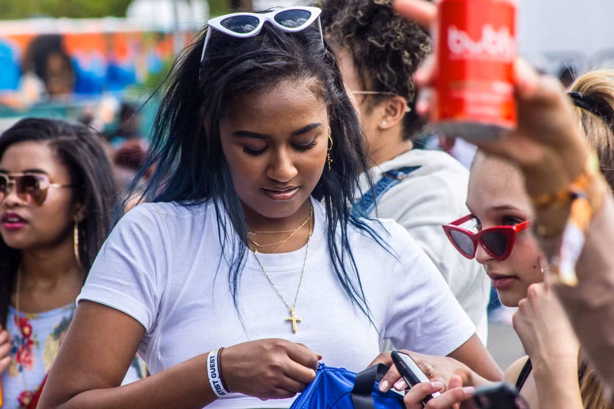 Ái nữ nhà Obama còn có năng khiếu nghệ thuật khi nhiều lần thể hiện tài năng ca hát, nhảy múa trên mạng xã hội. Ông Obama đã nhờ Sasha lựa chọn danh sách “bài hát yêu thích của năm” vào tháng 12/2020. Khi danh sách được công bố, cựu tổng thống Mỹ viết trên trang cá nhân: “Như thường lệ, tôi đã nhận được một số lời khuyên quý giá từ 'giáo viên' âm nhạc của gia đình chúng tôi, Sasha”.