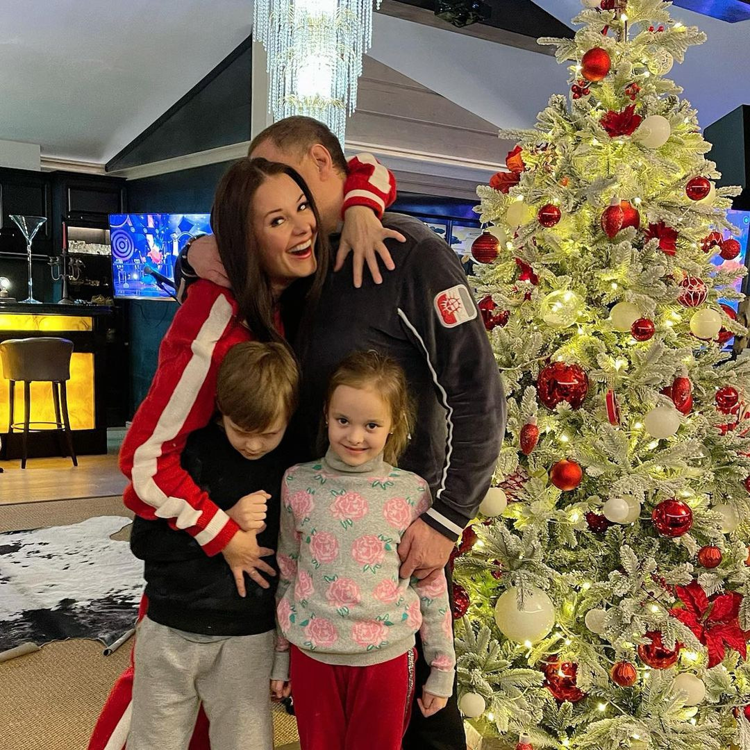 Về chuyện đời tư, Miss Universe 2002 đã trải qua hai cuộc hôn nhân. Sau khi ly hôn người mẫu Philip Toft, cô tìm được bến đỗ hạnh phúc mới bên Phó chủ tịch liên đoàn quyền Anh nước Nga Andrey Borodin. Bộ đôi có với nhau hai đứa con. Trên trang cá nhân, hoa hậu thường xuyên chia sẻ hình ảnh hạnh phúc bên tổ ấm nhỏ.