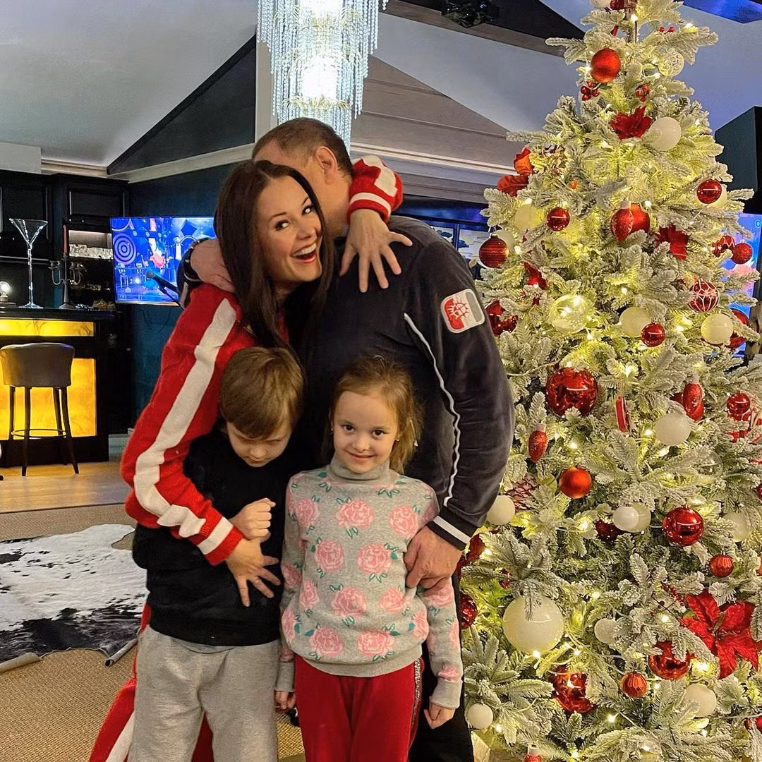 Về chuyện đời tư, Miss Universe 2002 đã trải qua hai cuộc hôn nhân. Sau khi ly hôn người mẫu Philip Toft, cô tìm được bến đỗ hạnh phúc mới bên Phó chủ tịch liên đoàn quyền Anh nước Nga Andrey Borodin. Bộ đôi có với nhau hai đứa con. Trên trang cá nhân, hoa hậu thường xuyên chia sẻ hình ảnh hạnh phúc bên tổ ấm nhỏ.