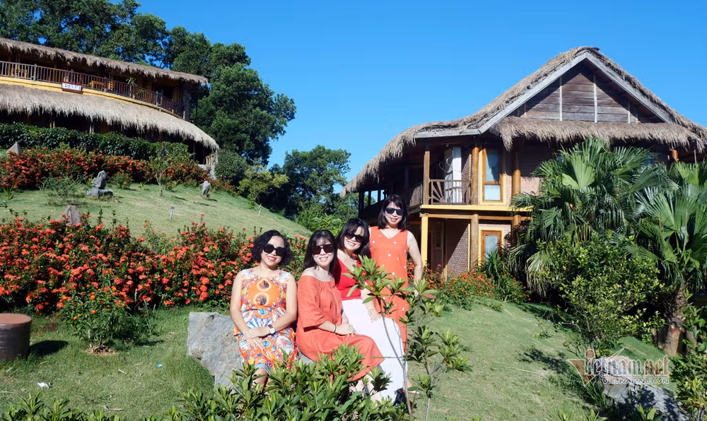 Tron khoi noi do: Ngay nong buc, nghi duong ven Ha Noi 