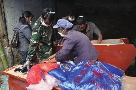 Tai sao nguoi Trung Quoc rat coi trong tam vai liem cho nguoi chet?-Hinh-2