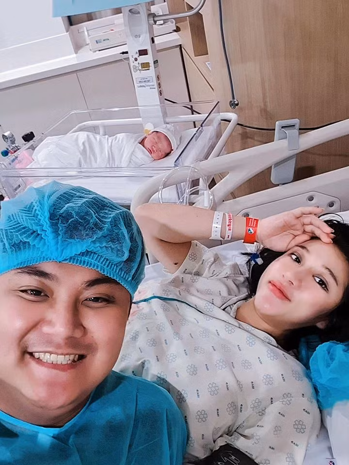 Con gai 8 thang tuoi cua Van Navy gay sot voi ngoai hinh-Hinh-6