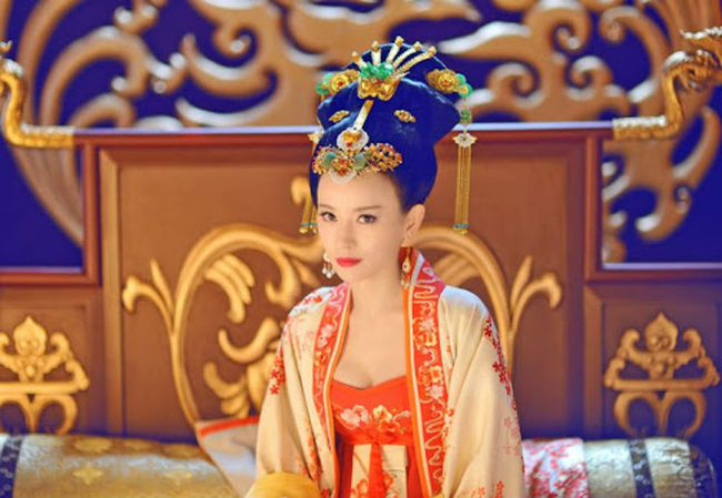 Hoang hau tai mao song toan co xuat than ly ky la ai?