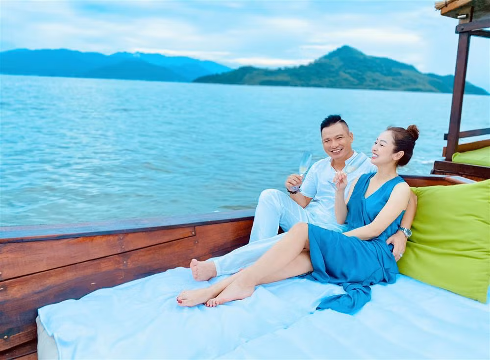 Chong hoa hau Jennifer Pham gay ngo ngang voi dau khong toc-Hinh-3