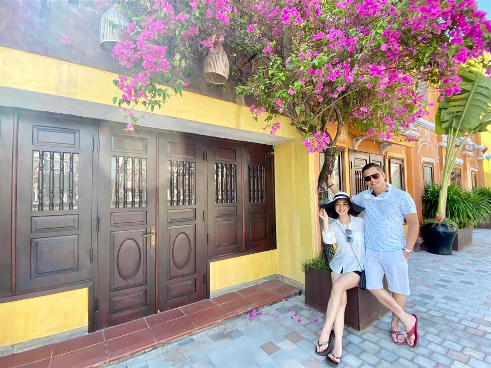 Chong hoa hau Jennifer Pham gay ngo ngang voi dau khong toc-Hinh-4