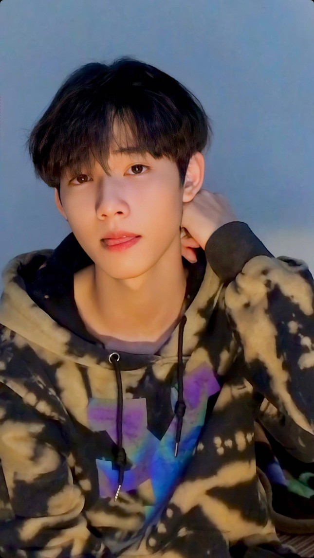 Hiện tại ngoài đi học thì chàng nam sinh này còn đang làm mẫu ảnh cho một số shop thời trang. Ngoài ra, lúc rảnh rỗi Duy Long cũng thường xuyên chụp ảnh hay quay và đăng tải những clip của mình lên tiktok để giải trí. Tuy nhiên lại nhận về được khá nhiều sự yêu mến và ủng hộ từ CĐM khi đạt hơn 100.000 follower cùng lượt xem vô cùng cao ở tiktok. 