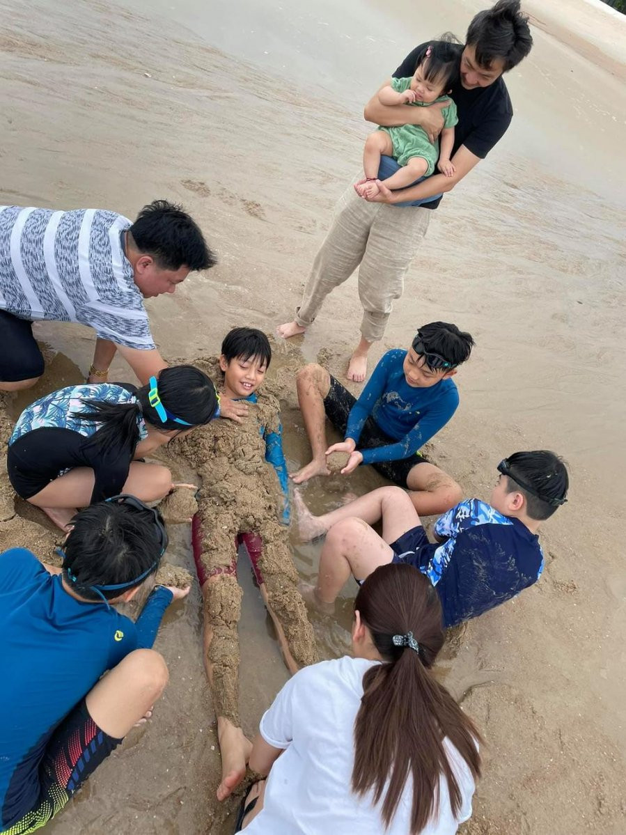 Cuong Do La hanh phuc khoe anh ca nha di choi, Subeo va Suchin giat spotlight-Hinh-3