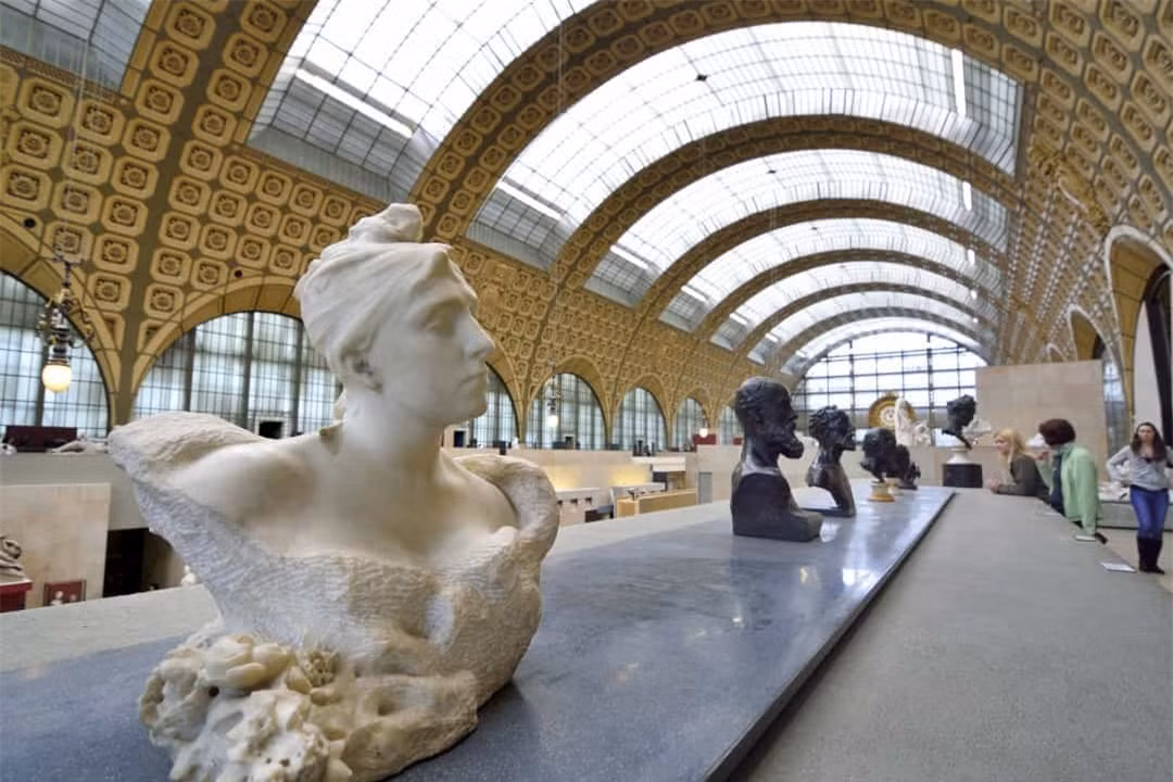 Bảo tàng Musée d'Orsay, Pháp: Bảo tàng nổi tiếng nằm bên bờ sông Seine này là địa điểm không thể bỏ qua ở Paris. Tuy nhiên, máy ảnh không được phép sử dụng trong khuôn viên.