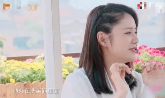 Ba xa Lam Phong tiet lo duoc cau hon trong nha ve sinh