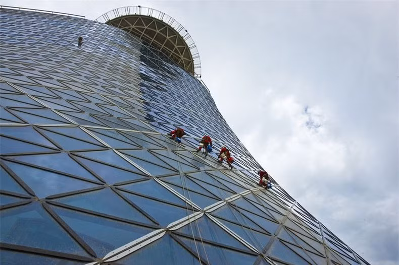 Bí ấn tòa tháp tuyệt đẹp nghiêng gấp 4 lần tháp Pisa ảnh 6