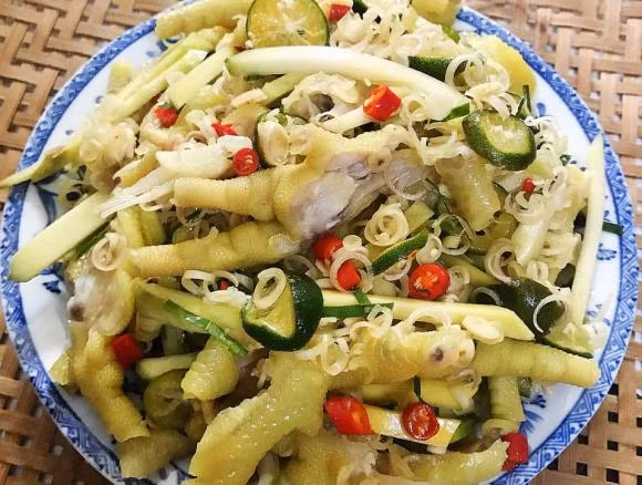 Co gai bi ban trai chia tay vi an het nua can chan ga-Hinh-2