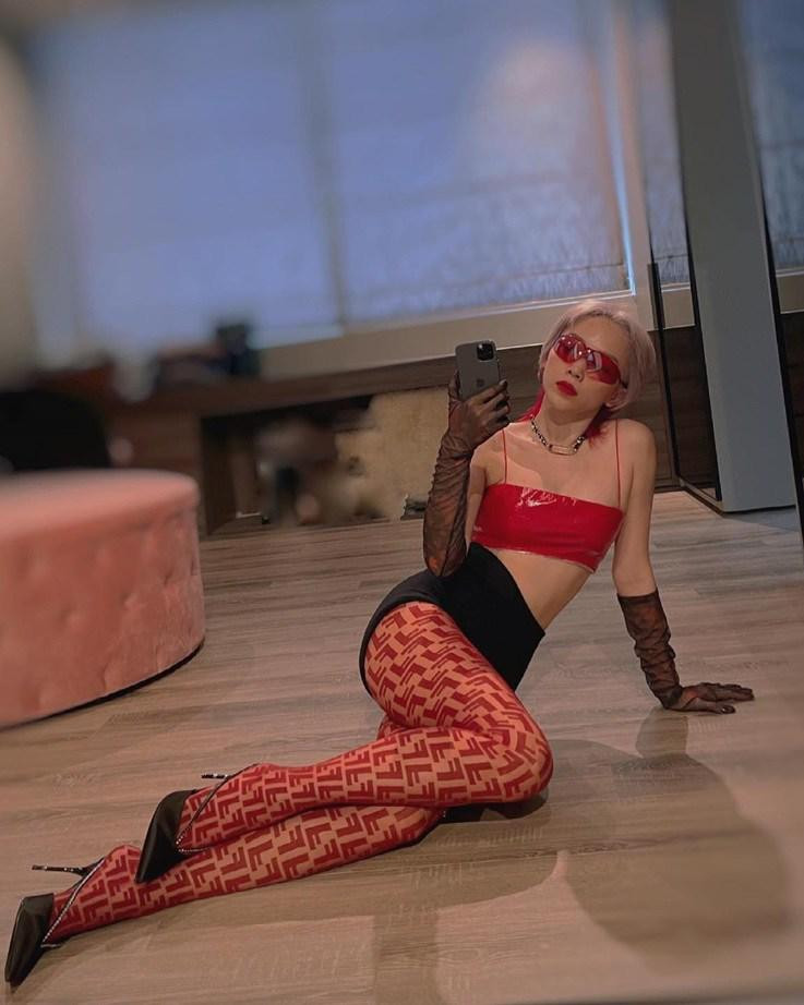 Đụng quần tất 6 triệu: Hương Tràm lùn 1 mẩu còn Tóc Tiên chất ngất - Hình 7 Dung quan tat 6 trieu: Huong Tram lun 1 mau con Toc Tien chat ngat-Hinh-7