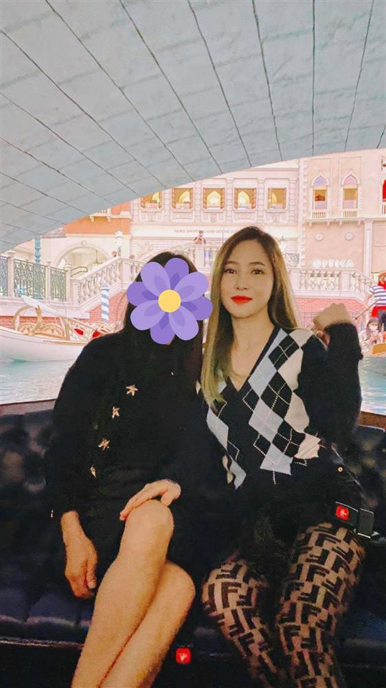 Đụng quần tất 6 triệu: Hương Tràm lùn 1 mẩu còn Tóc Tiên chất ngất - Hình 3 Dung quan tat 6 trieu: Huong Tram lun 1 mau con Toc Tien chat ngat-Hinh-3