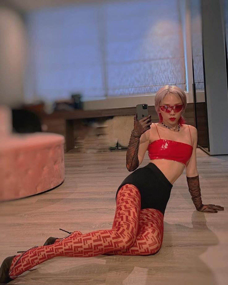 Đụng quần tất 6 triệu: Hương Tràm lùn 1 mẩu còn Tóc Tiên chất ngất - Hình 6 Dung quan tat 6 trieu: Huong Tram lun 1 mau con Toc Tien chat ngat-Hinh-6