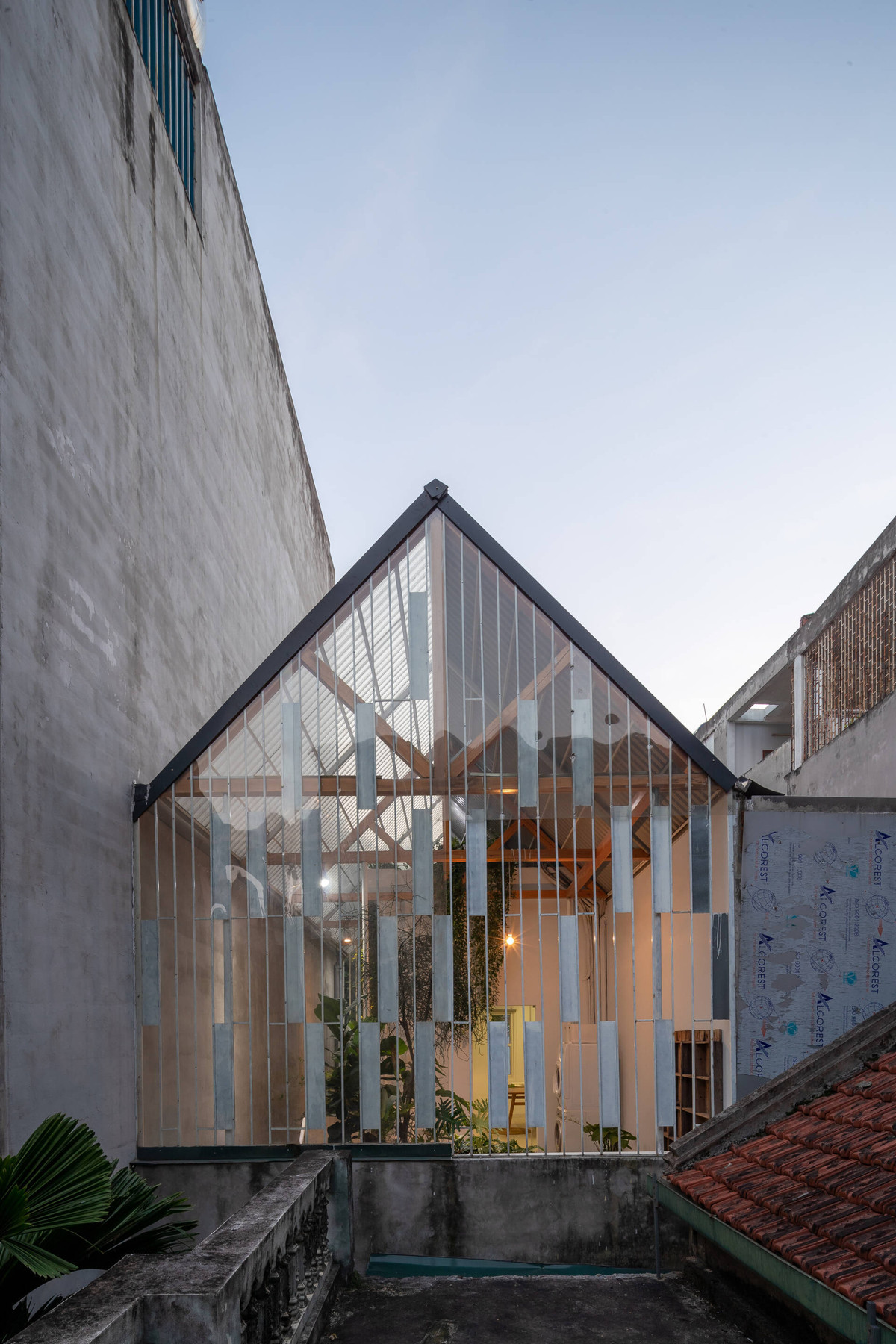 Cải tạo nhà bỏ hoang thành không gian nhiều nắng, cây xanh trong hẻm nhỏ ảnh 4