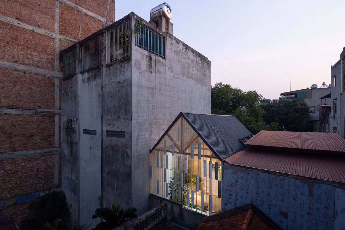 Cải tạo nhà bỏ hoang thành không gian nhiều nắng, cây xanh trong hẻm nhỏ ảnh 3