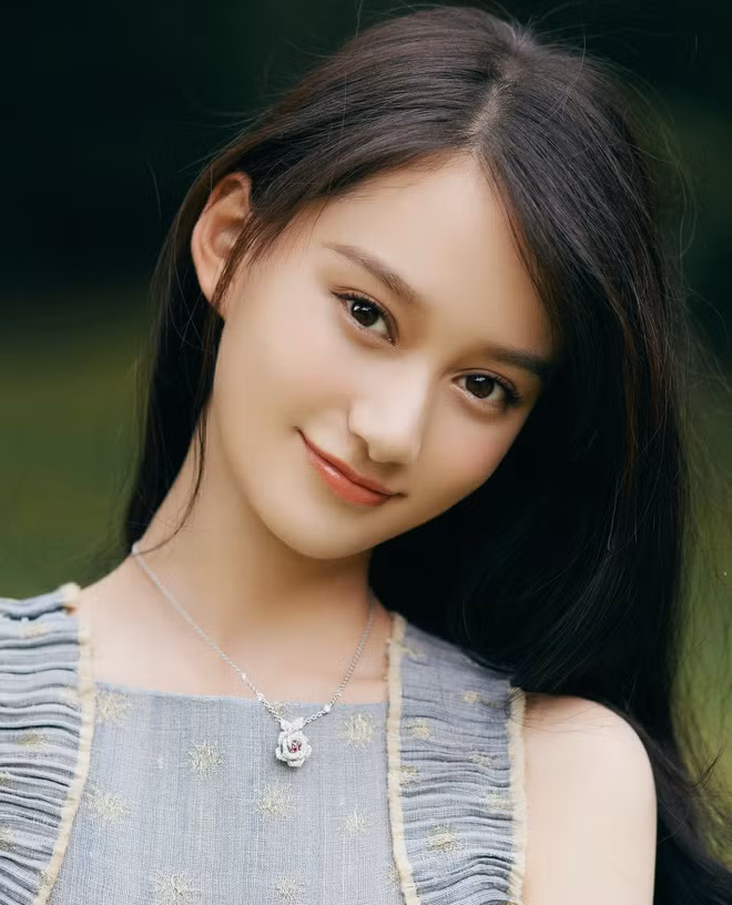 Nu thu khoa duoc o be o showbiz Trung Quoc-Hinh-3