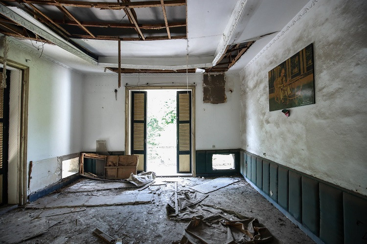 Hai can biet thu Phap bo hoang giua khu dat kim cuong cua Ha Noi-Hinh-2