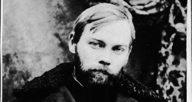 Alexander Bogdanov (1873 - 1928) là một người xuất chúng, ông được biết đến là người tiên phong cho cải cách nghệ thuật của Liên Xô cũ. Ông tin rằng, việc thay máu sẽ khiến người ta khỏe lên và sống thọ. Chính ông đã truyền máu rất nhiều lần và sau mỗi lần như vậy, ông lại thấy mình trẻ khỏe ra. Tuy nhiên ở lần truyền máu cuối cùng của cuộc đời mình, máu truyền vào người ông là của một sinh viên bị sốt rét và ông đã qua đời ngay sau đó.