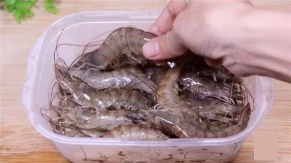 Nguoi ban tom chia se them 1 nguyen lieu, tom de tan 2 thang van tuoi-Hinh-6