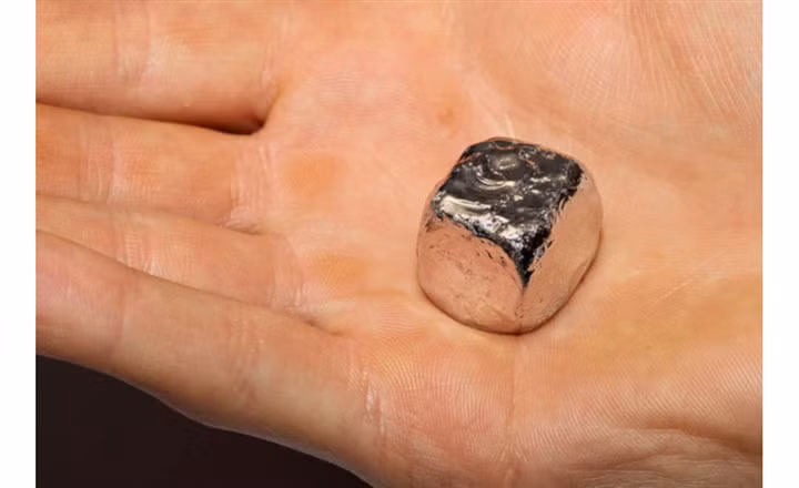 Kim loai quy hiem nhat the gioi dang tang gia phi ma