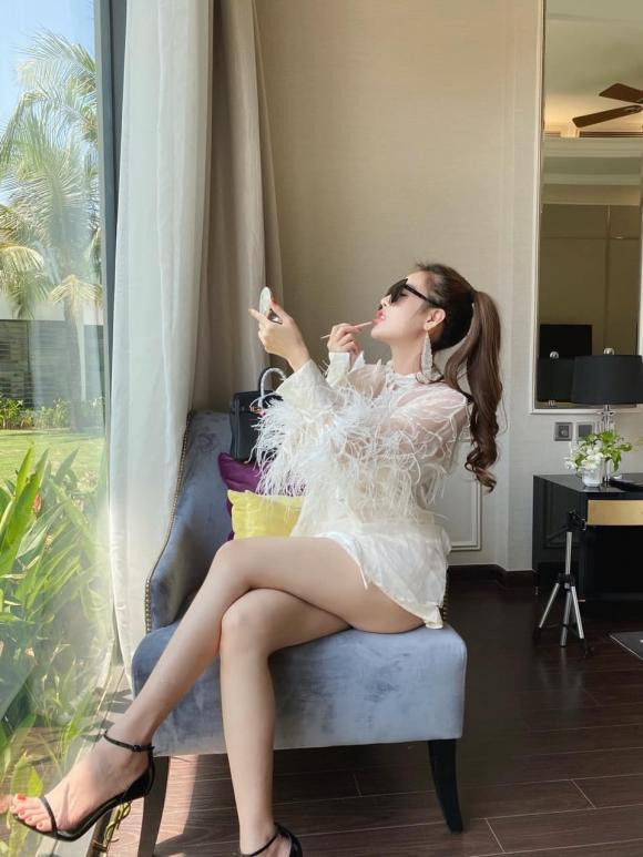 Bau 5 thang, Que Van van so huu voc dang thon gon-Hinh-2