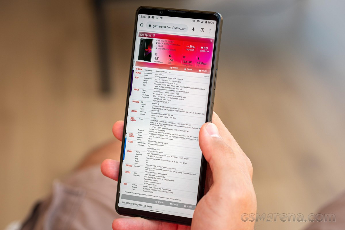 Máy hỗ trợ 5G, nhưng chưa tương thích với chuẩn mmWave. Xperia 1 III được cài sẵn Android 11, được Sony cam kết hỗ trợ phần mềm ít nhất 2 năm. Tuy nhiên, hỗ trợ ở đây chỉ bao gồm các bản cập nhật bảo mật, Sony không cam kết nâng cấp phiên bản Android trong tương lai. The Verge đánh giá đây là điểm trừ so với smartphone của Samsung hay Apple, nhất là ở phân khúc cao cấp.