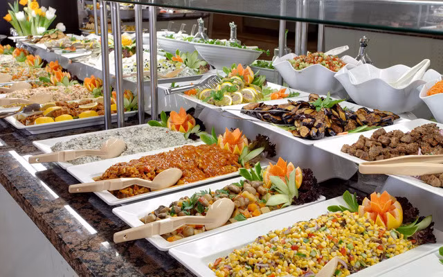 3 thu nen tranh khi di an buffet