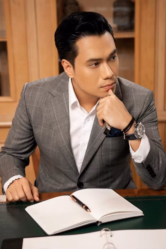 Dien vien Viet Anh van lo mo den sach de bao ve tot nghiep Dai hoc-Hinh-5