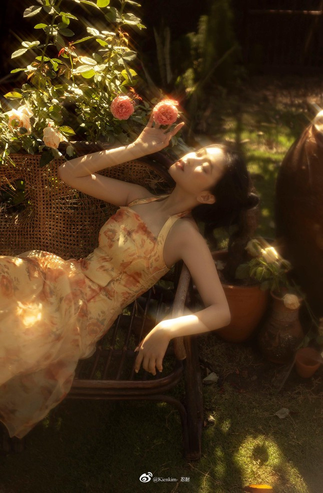 Bên cạnh công việc mẫu ảnh, cô nàng còn là HLV dạy kèm yoga, đó cũng là trở ngại lớn nhất trong việc phân chia thời gian sao cho hợp lý để có thể hoàn thành công việc, vừa học, vừa làm.