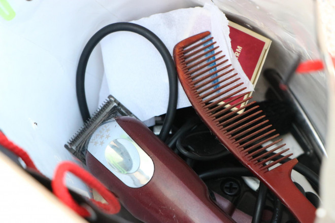 Nhan hot toc tai gia mua dich, tho hot toc bo nha ra o tro-Hinh-2