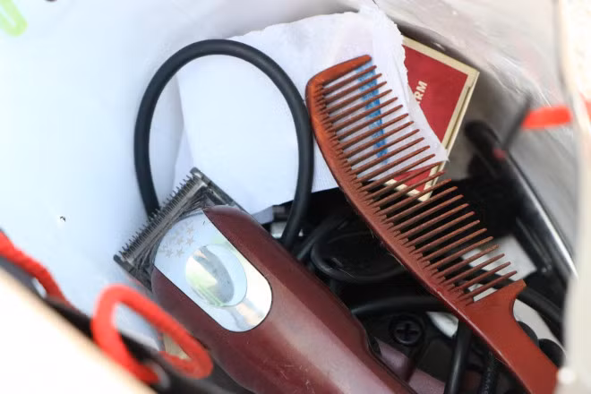 Nhan hot toc tai gia mua dich, tho hot toc bo nha ra o tro-Hinh-2