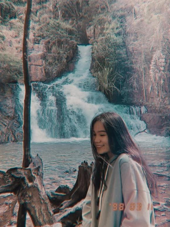 Con gai A hau Trinh Kim Chi cang lon cang 