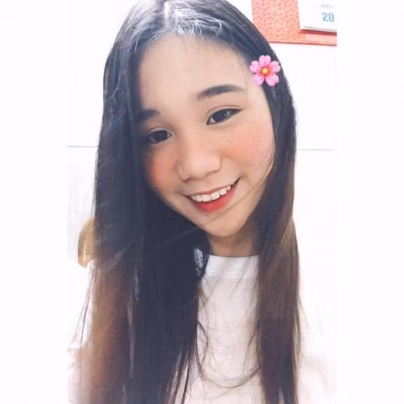 Con gai A hau Trinh Kim Chi cang lon cang 