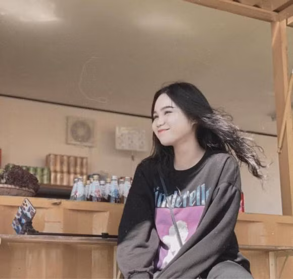 Con gai A hau Trinh Kim Chi cang lon cang 