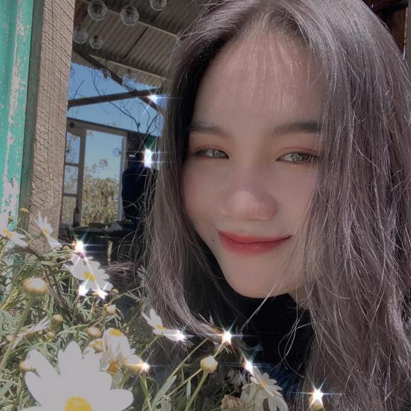 Con gai A hau Trinh Kim Chi cang lon cang 