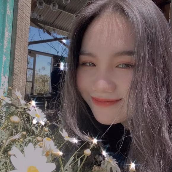 Con gai A hau Trinh Kim Chi cang lon cang 