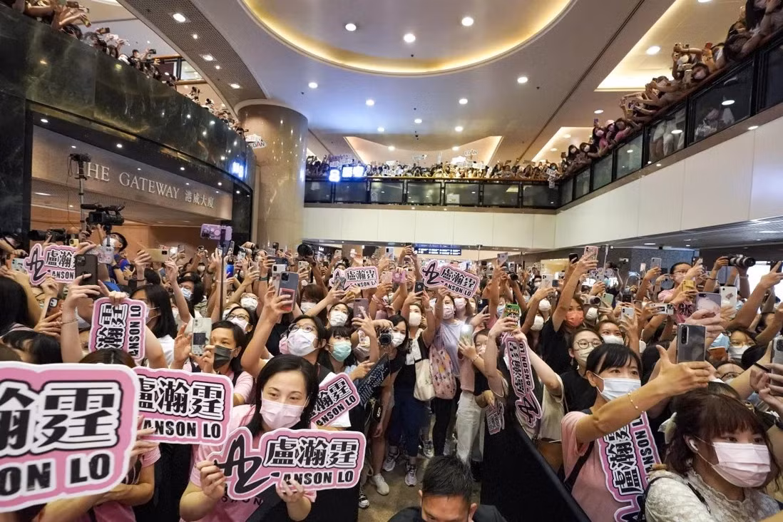 Gioi tre Hong Kong chen chuc don than tuong bat chap Covid-19-Hinh-2