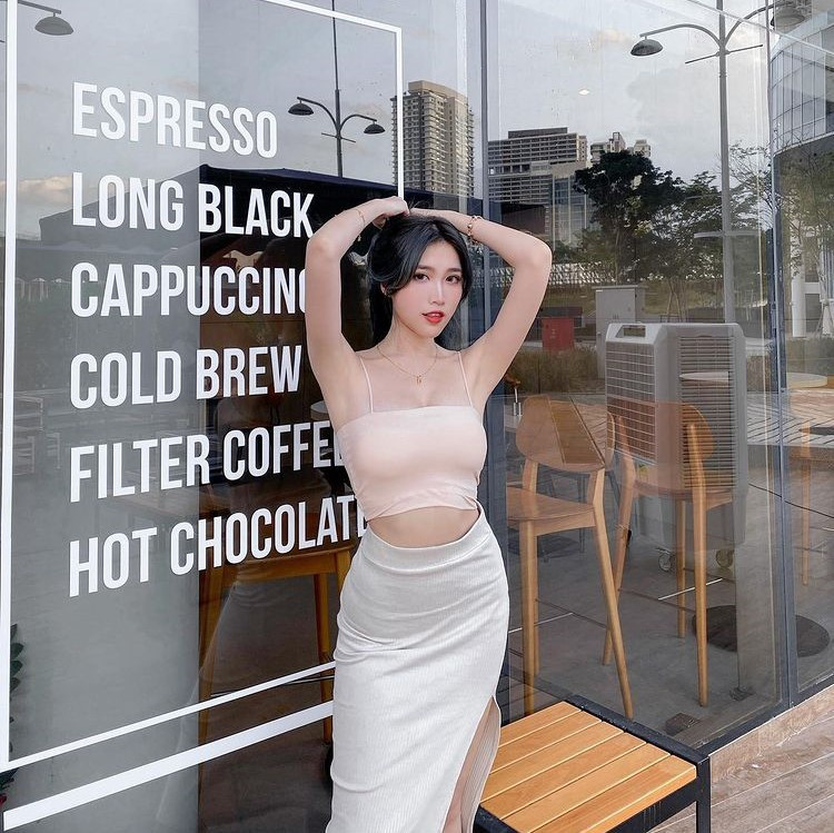 Thời gian này, cô chủ yếu tham gia các sự kiện trong nước, nhận các dự án làm mẫu ảnh và quảng cáo. Cô bày tỏ hy vọng dịch bệnh sớm được kiểm soát để cuộc sống trở lại bình thường, có thể thực hiện những chuyến đi đang ấp ủ.