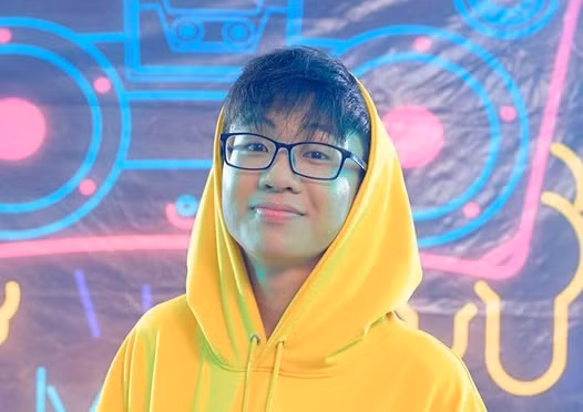  Obito (Lý Quốc Phong, 2001): Obito nổi lên từ MV Simple Love (ft Seachains), phát hành năm 2019 và đến nay nhận gần 80 triệu lượt xem. Obito hiện là thành viên của OTD, một nhóm rap có Ricky Star, Lăng LD. Bray từng nhận xét Obito có flow lôi cuốn và delivery (kỹ năng truyền tải tinh thần bài hát) tốt. Obito góp mặt trong Rap Việt mùa 2.