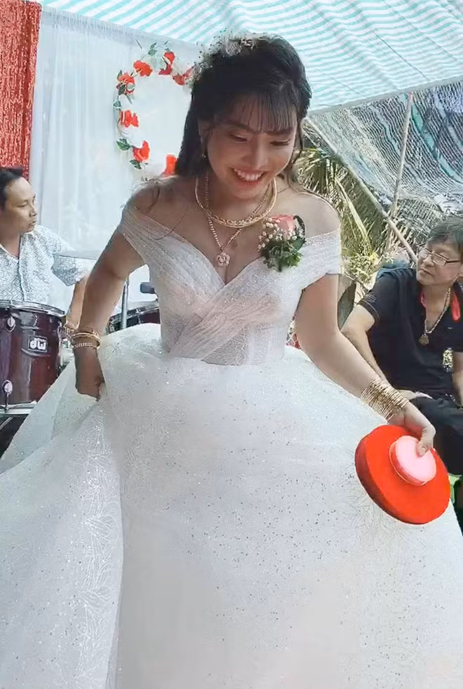 Moi lay chong 1 thang, Phuong Thi No da co bau hon 3 thang-Hinh-3