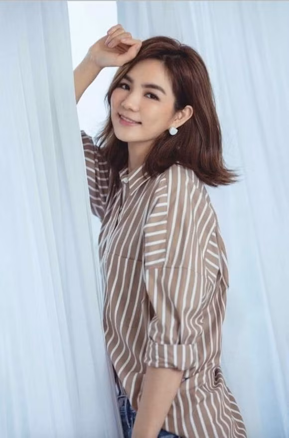 6 my nam, my nu dinh dam lang giai tri Hoa ngu 